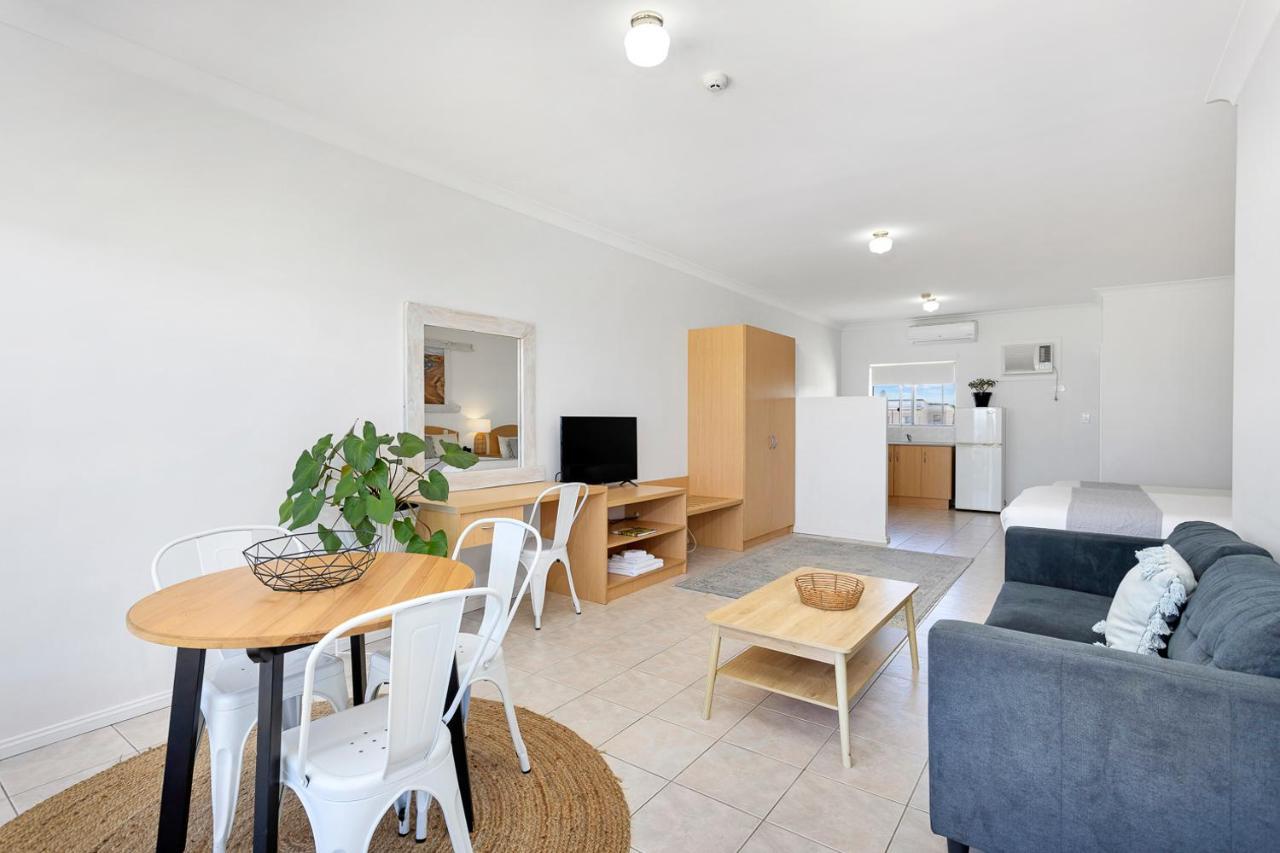 Coast Motel And Apartments Port Noarlunga Экстерьер фото
